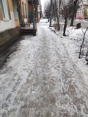 Ивановцы высказывают недовольство качеством противогололедной обработки тротуаров